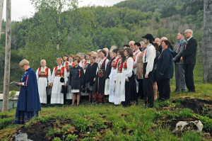 Ordførar Kari Aakre held tale for dagen. Foto: Steinar Reigstad